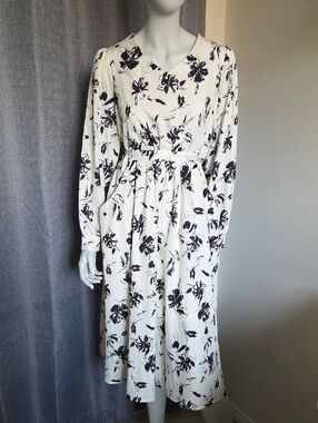 Dazy Elegant Cream & Black Floral Long-Sleeve Midi Dress